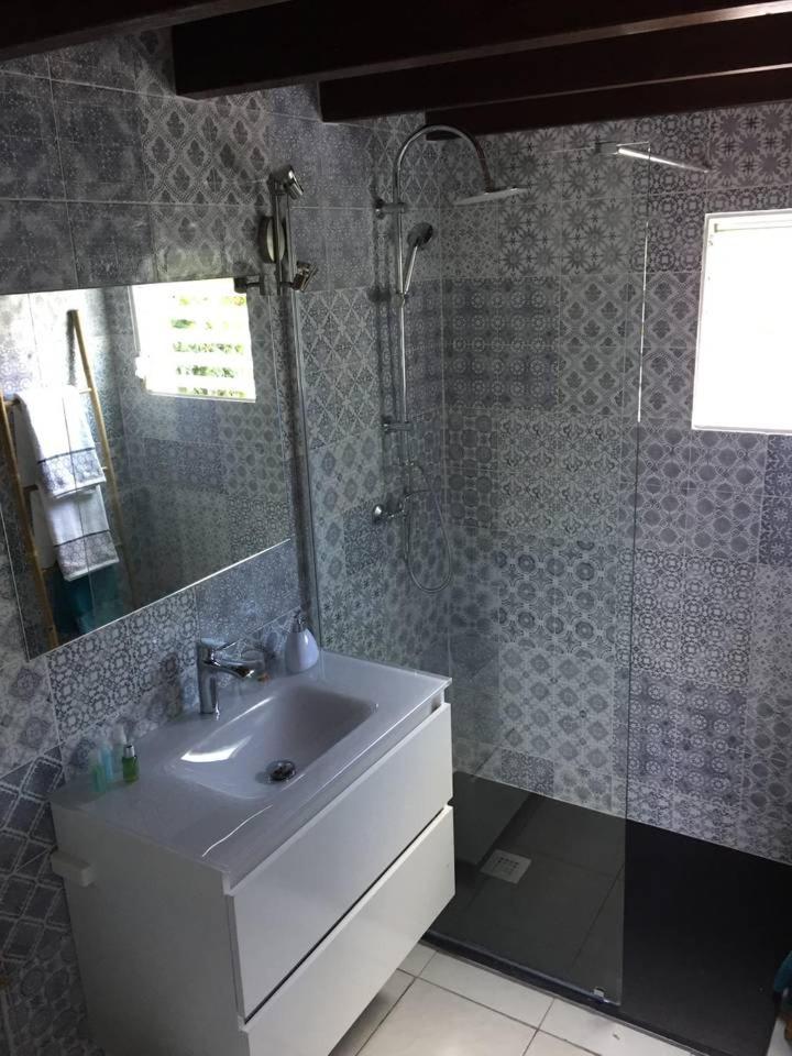 Apartamento T2 tropical en bord de piscine à 100m de la mer Le Carbet Exterior foto