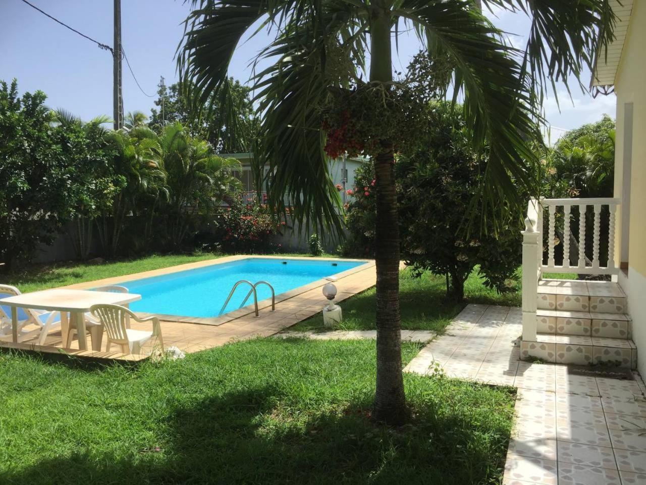 Apartamento T2 tropical en bord de piscine à 100m de la mer Le Carbet Exterior foto